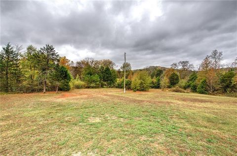 A home in Adairsville