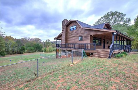 A home in Adairsville