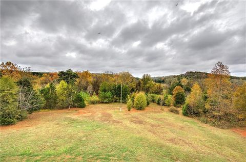 A home in Adairsville