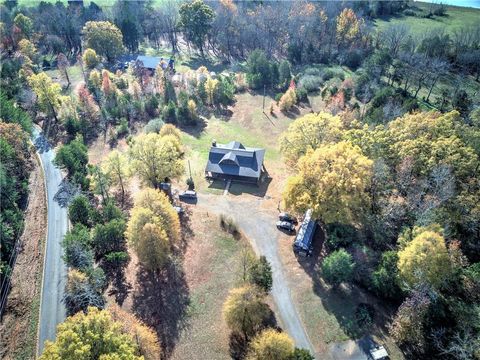 A home in Adairsville