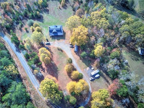 A home in Adairsville