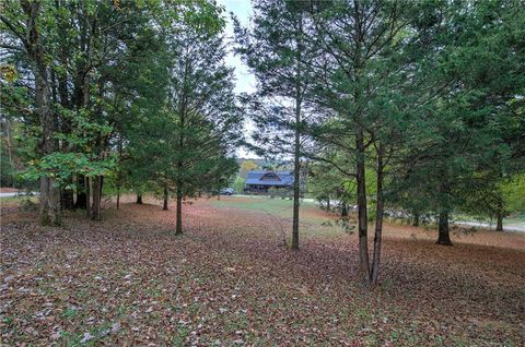 A home in Adairsville