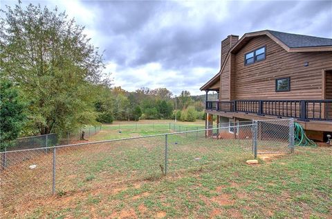 A home in Adairsville