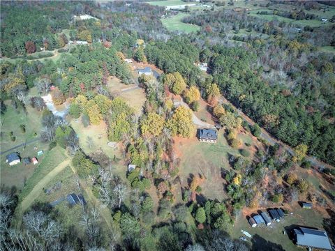 A home in Adairsville