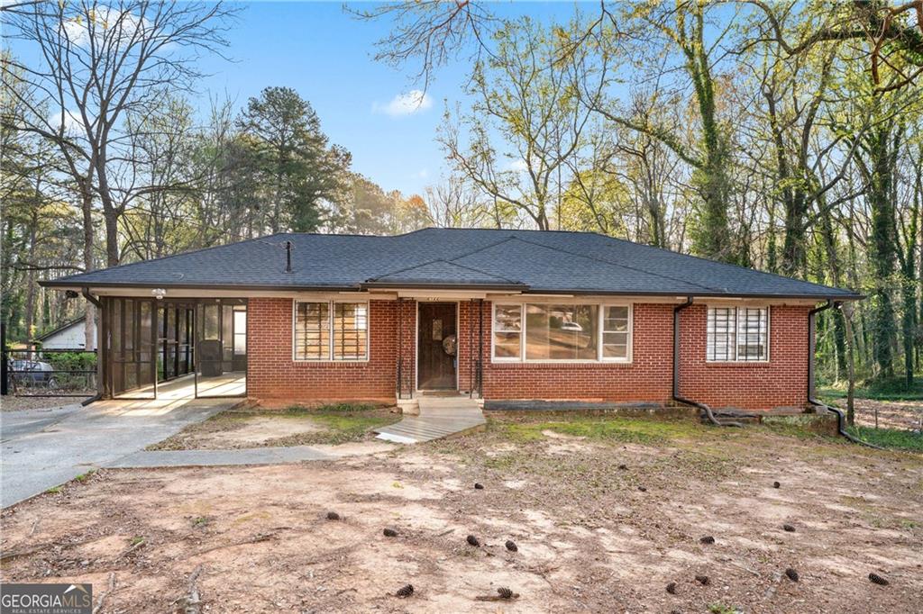 Welcome to this charming, fully renovated 3 bedroom, 2 bathroom home in Atlanta. The home boasts modern upgrades and comfortable living in a very convenient location. Just minutes from everything Atlanta has to offer. The home is Perfect for families looking for long term stability. The large 1 acre plus backyard is perfect for outdoor activities and relaxation. The home includes a convenient laundry area with washer dryer. Stainless steel appliances, natural wood flooring and an oversized screened porch. If you work or love Downtown Atlanta and traffic is a concern, this will be the perfect place to call home.
A flat utility fee of $225 per month covers all utilities.