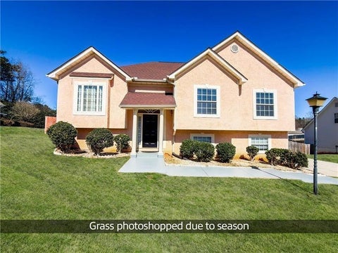 Homes For Sale - 2950 Mandy Court<br/> Jonesboro, GA 30236