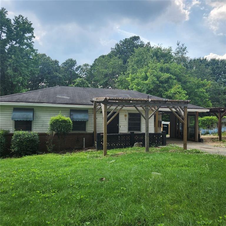 INVESTOR SPECIAL-PRIME Fix & Flip or Rehab & Hold. Great opportunity in this older home with a perfect canvas to renovate and take advantage of strong ARV potential in HOT 30318 area. Convenient to Public Transportation, Inside I-285 with easy access to central business district, major sports venues, Westside Park at Bellwood Quarry, shops, restaurants and all West Midtown has to offer. Spacious corner lot with detached structures. No HOA. Don't miss this opportunity!
