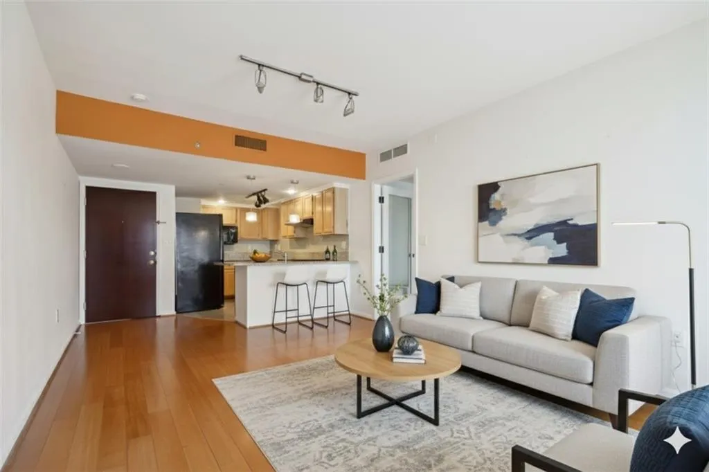 Atlanta, Georgia 30309, United States, 2 Bedrooms Bedrooms, ,2 BathroomsBathrooms,Residential,Active,184954