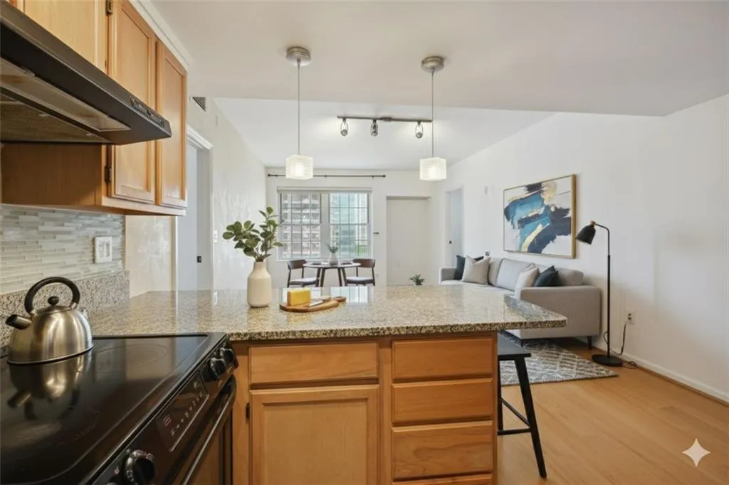 Atlanta, Georgia 30309, United States, 2 Bedrooms Bedrooms, ,2 BathroomsBathrooms,Residential,Active,184954