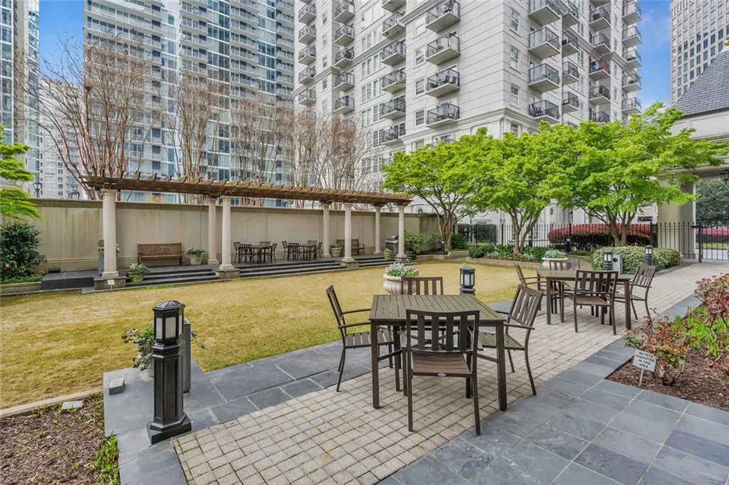 Atlanta, Georgia 30309, United States, 2 Bedrooms Bedrooms, ,2 BathroomsBathrooms,Residential,Active,184954