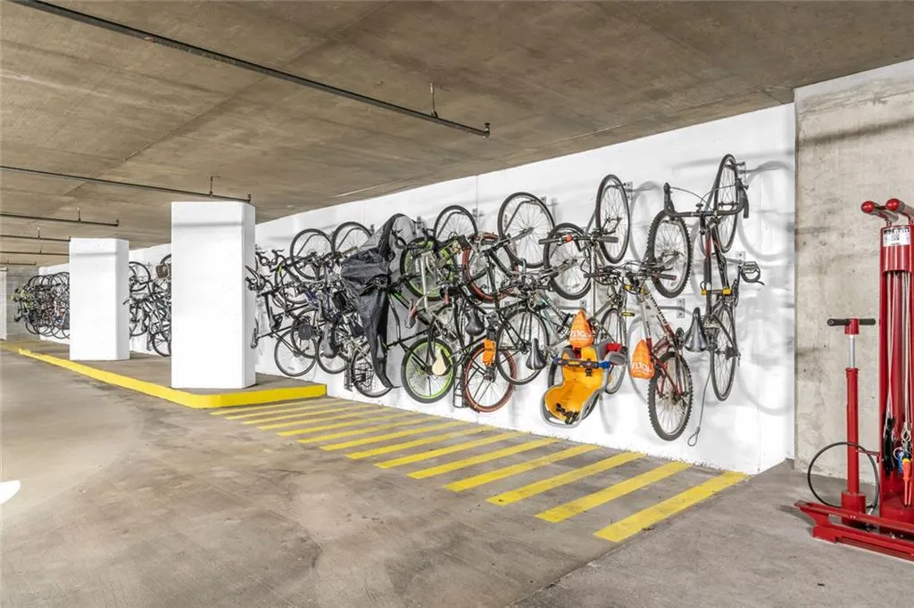 Atlanta, Georgia 30309, United States, 2 Bedrooms Bedrooms, ,2 BathroomsBathrooms,Residential,Active,184954