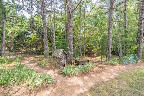 A home in Dacula