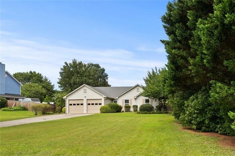 Homes For Sale - 3100 Oak Grove Road<br/> Loganville, GA 30052