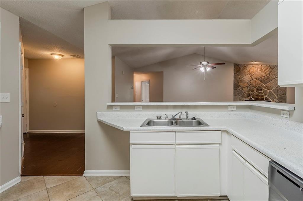 964 Chapman Lane, Stone Mountain, Georgia image 4