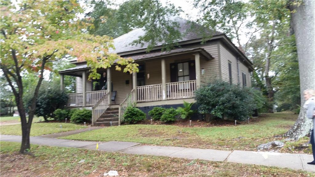822 W SOLOMON Street W