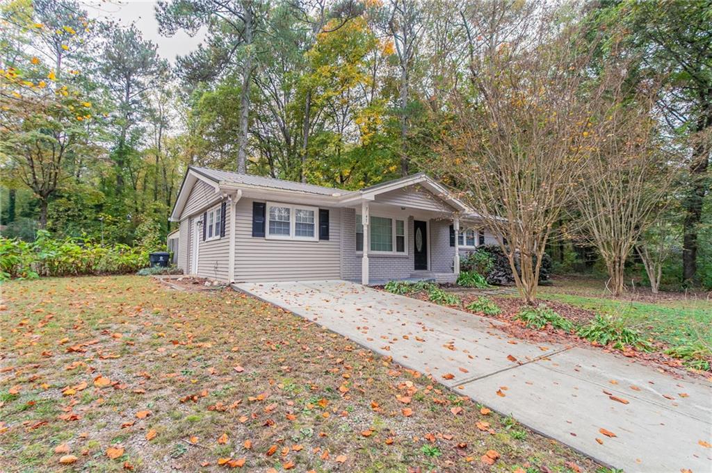 7047 Carolyn Circle, Lithia Springs, Georgia image 3