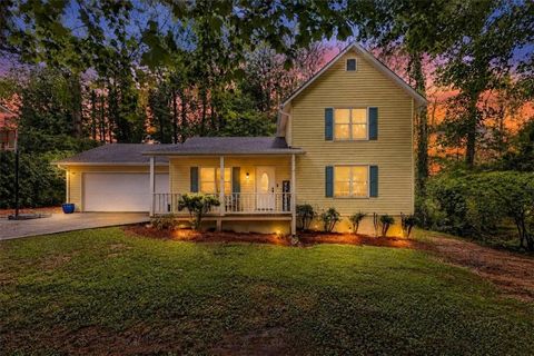 Homes For Sale - 2800 Carrie Drive<br/> Kennesaw, GA 30144