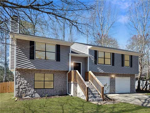 Homes For Sale - 8443 Park Ridge Lane<br/> Riverdale, GA 30274