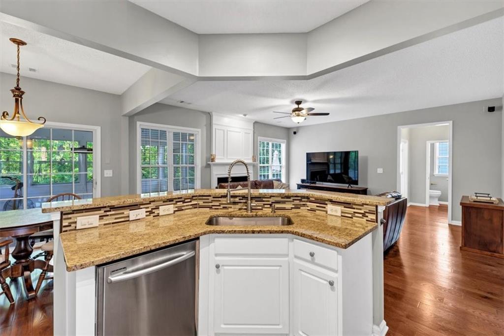 338 Santa Anita Avenue, Woodstock, Georgia image 12