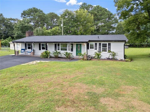 Homes For Sale - 850 New Hope Road<br/> Fayette County, Fayetteville, GA 30214
