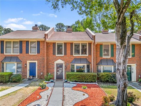 Townhouse For Sale - 6126 Queen Anne Court<br/> Norcross, GA 30093
