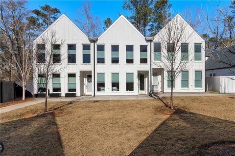 Townhouse For Sale - 409 Burgundy Way<br/> Woodstock, GA 30188