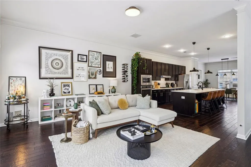 Atlanta, Georgia 30324, United States, 3 Bedrooms Bedrooms, ,4 BathroomsBathrooms,Residential,Active,79141