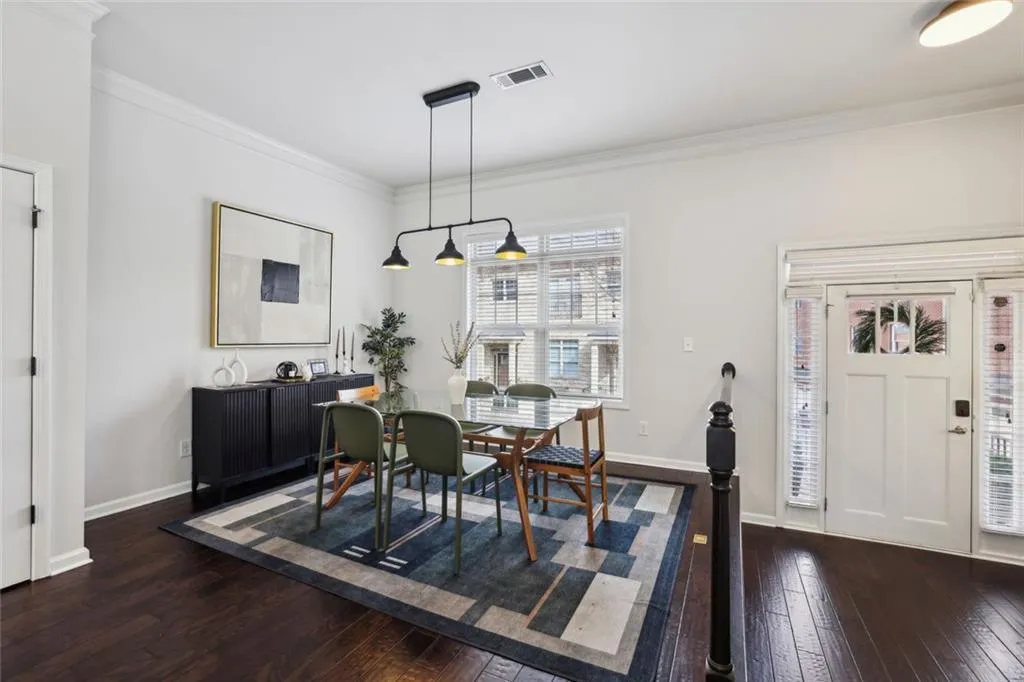 Atlanta, Georgia 30324, United States, 3 Bedrooms Bedrooms, ,4 BathroomsBathrooms,Residential,Active,79141