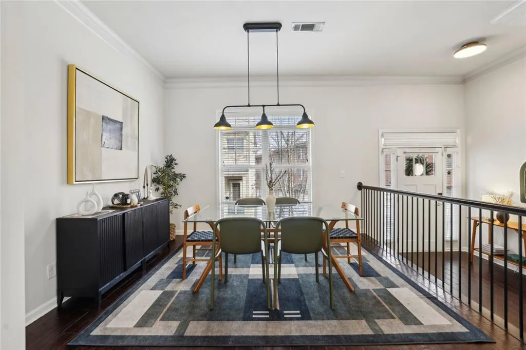 Atlanta, Georgia 30324, United States, 3 Bedrooms Bedrooms, ,4 BathroomsBathrooms,Residential,Active,79141