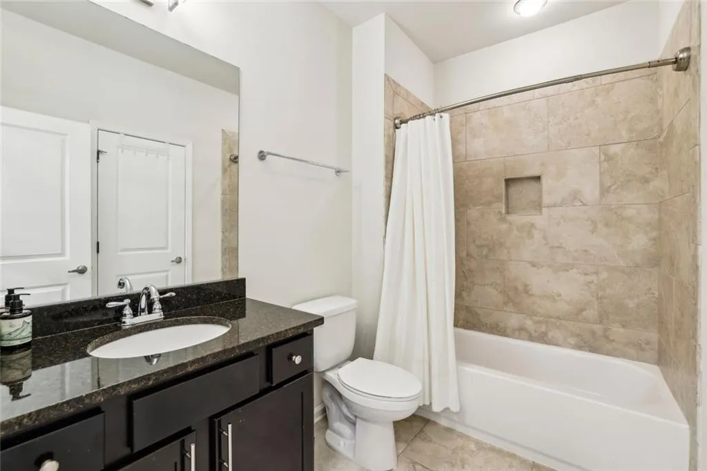 Atlanta, Georgia 30324, United States, 3 Bedrooms Bedrooms, ,4 BathroomsBathrooms,Residential,Active,79141