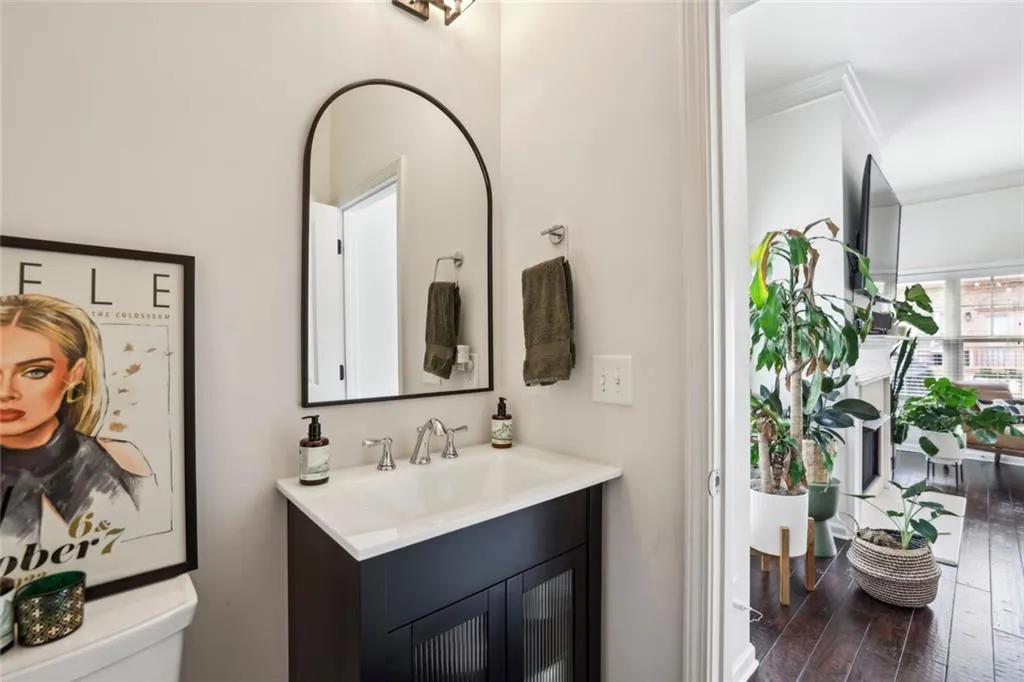 Atlanta, Georgia 30324, United States, 3 Bedrooms Bedrooms, ,4 BathroomsBathrooms,Residential,Active,79141