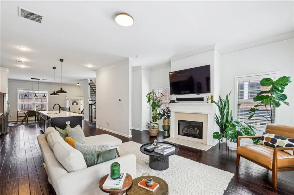 Atlanta, Georgia 30324, United States, 3 Bedrooms Bedrooms, ,4 BathroomsBathrooms,Residential,Active,79141