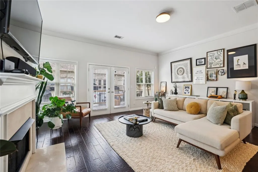 Atlanta, Georgia 30324, United States, 3 Bedrooms Bedrooms, ,4 BathroomsBathrooms,Residential,Active,79141