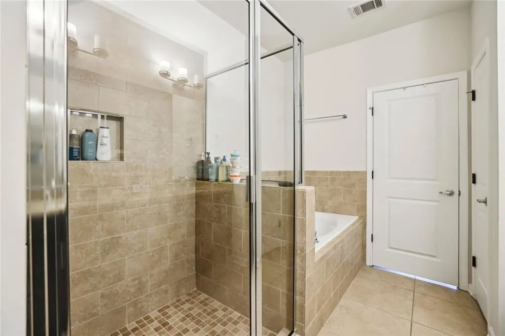 Atlanta, Georgia 30324, United States, 3 Bedrooms Bedrooms, ,4 BathroomsBathrooms,Residential,Active,79141