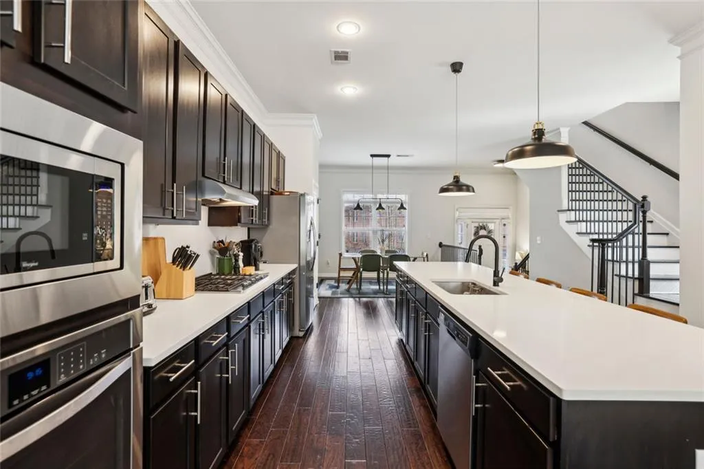 Atlanta, Georgia 30324, United States, 3 Bedrooms Bedrooms, ,4 BathroomsBathrooms,Residential,Active,79141