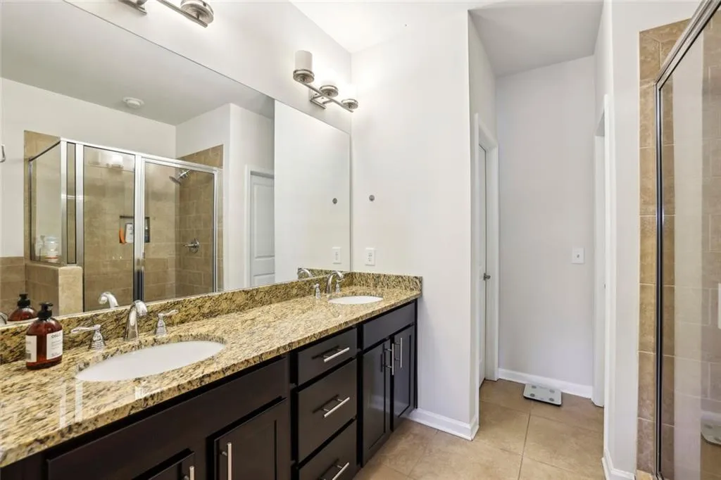 Atlanta, Georgia 30324, United States, 3 Bedrooms Bedrooms, ,4 BathroomsBathrooms,Residential,Active,79141