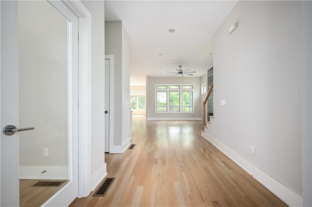 406 E Side Avenue SE
