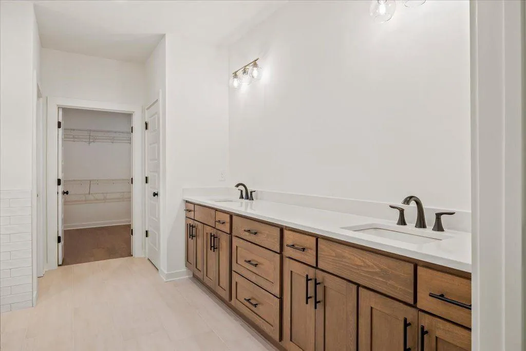 Gainesville, Georgia 30506, United States, 5 Bedrooms Bedrooms, ,5 BathroomsBathrooms,Residential,Active,219483