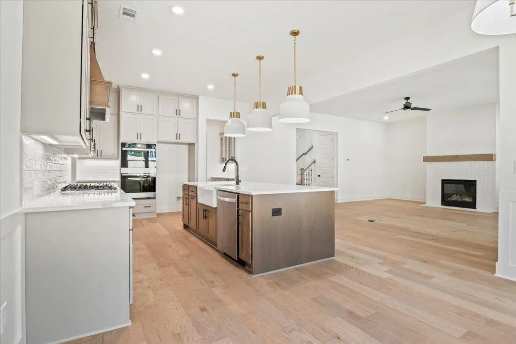 Gainesville, Georgia 30506, United States, 5 Bedrooms Bedrooms, ,5 BathroomsBathrooms,Residential,Active,219483