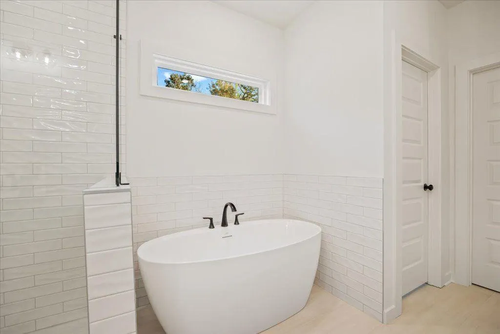 Gainesville, Georgia 30506, United States, 5 Bedrooms Bedrooms, ,5 BathroomsBathrooms,Residential,Active,219483