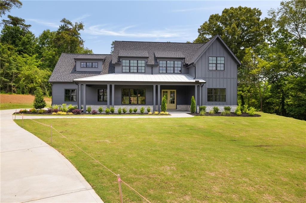 157 Palisade Drive NE