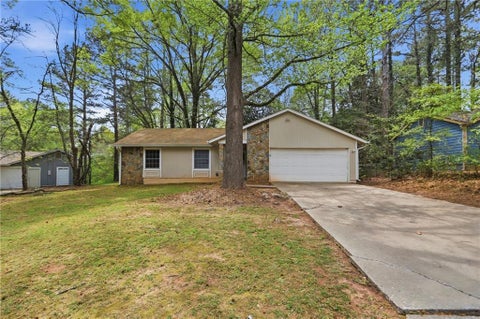 Homes For Sale - 44 Burnham Circle<br/> Jonesboro, GA 30238