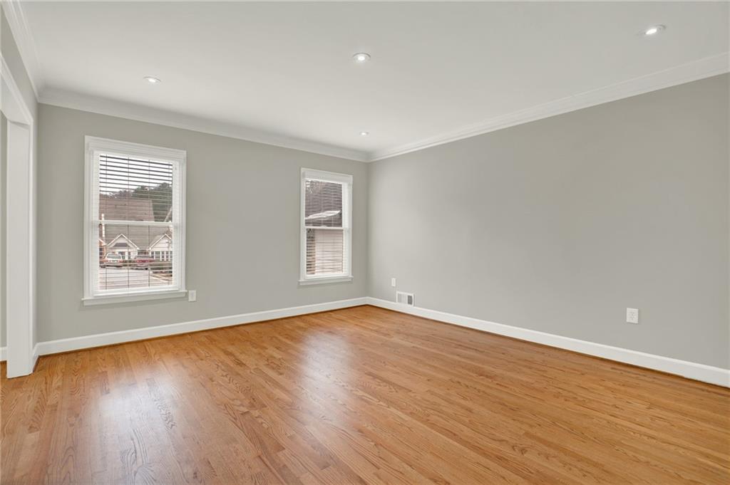 935 Lenox Hill Court NE