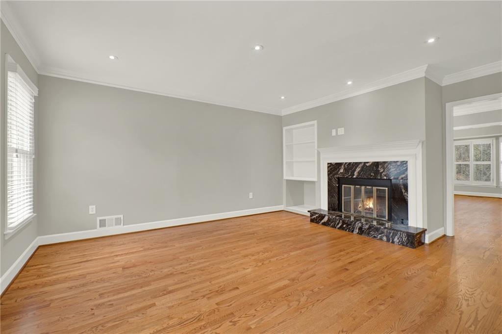 935 Lenox Hill Court NE