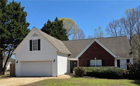 Homes For Sale - 2355 Pemberton Point<br/> Buford, GA 30519