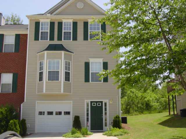 END UNIT ON CUL-DE-SAC LOT-FRESHLY PAINTED THROUGHOUT; 2/2.5, TILE FLOORS IN KITCHEN AND BATHS. SPACIOUS HOME W/PARTIAL BASEMENT AND SINGLE GARAGE. LARGE KITCHEN WITH PLENTY OF SPACE AND CABINETS! TREY AND VAULTED CEILINGS, WALK-IN CLOSETS, CUSTOM BLINDS, AND WASHER/DRYER/REFRIGERATOR ALL STAY!