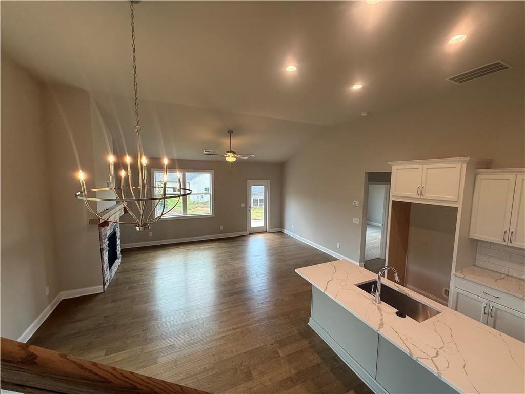 341 Lakeside Court