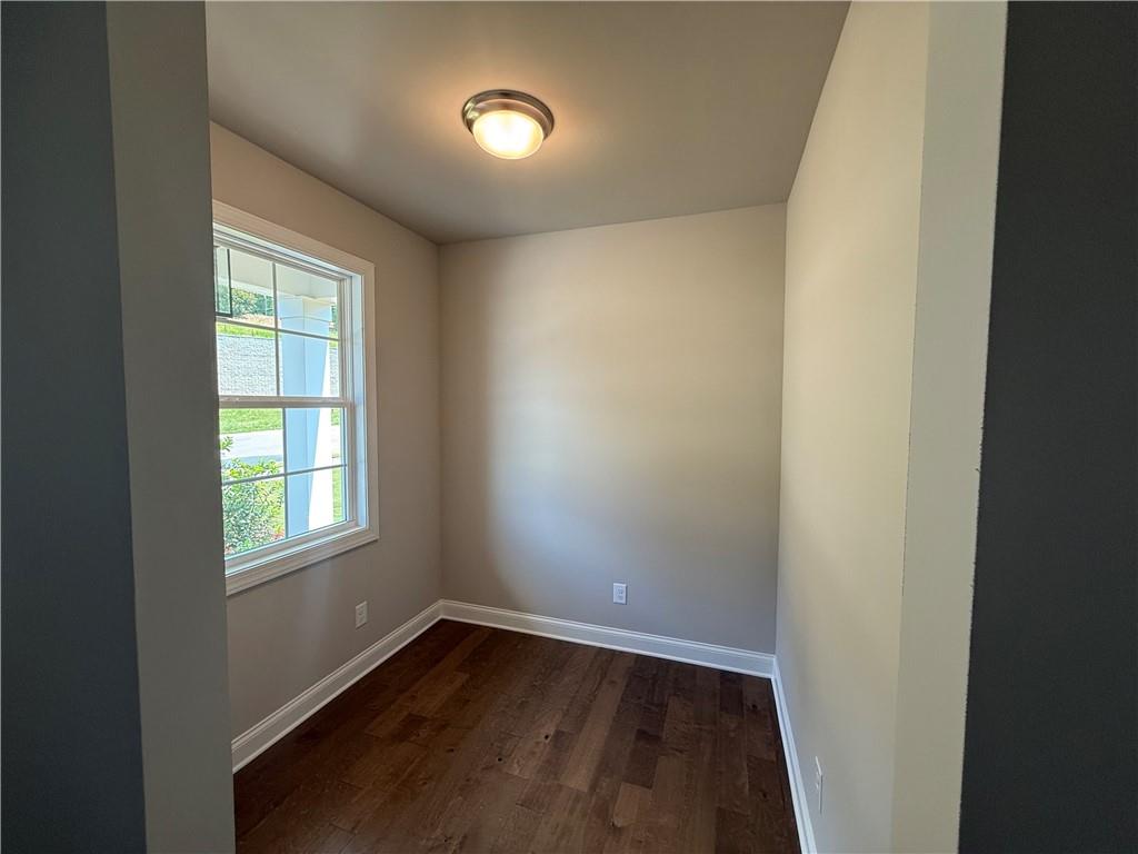 341 Lakeside Court
