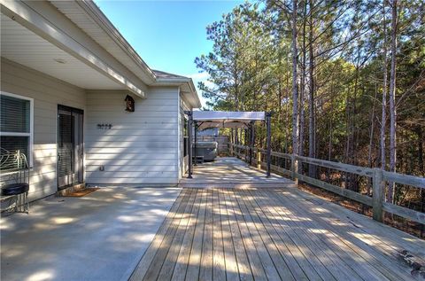 A home in Adairsville