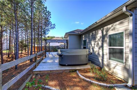 A home in Adairsville